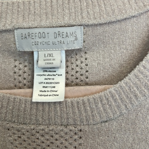 NWOT Barefoot Dreams CozyChic Ultra Lite Hi Lo Poncho - Picture 3 of 5